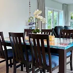 Cozy And Sunny Room Near City To Seapath